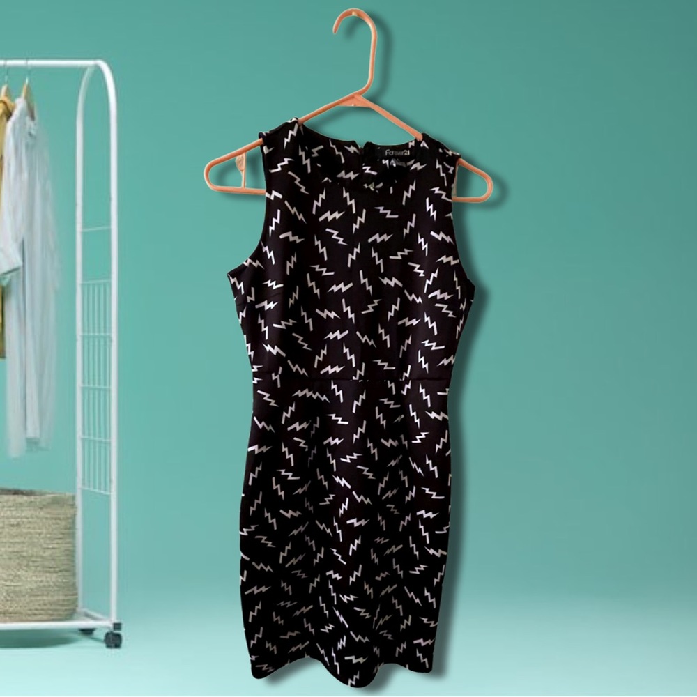 Forever 21 Black & White Lightning Bolt Mini Dress
